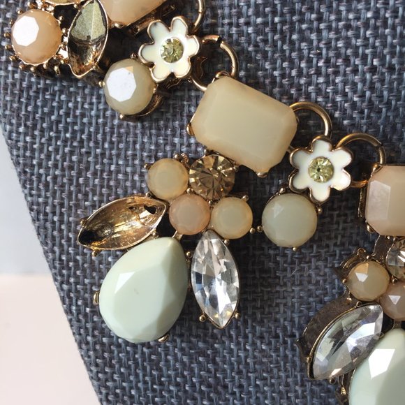 JOE FRESH Statement Necklace - Picture 3 of 7